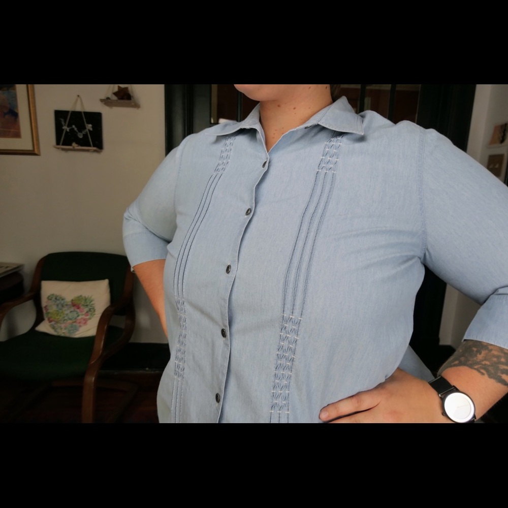 size XL Liz Claiborne button-down pleated shirt